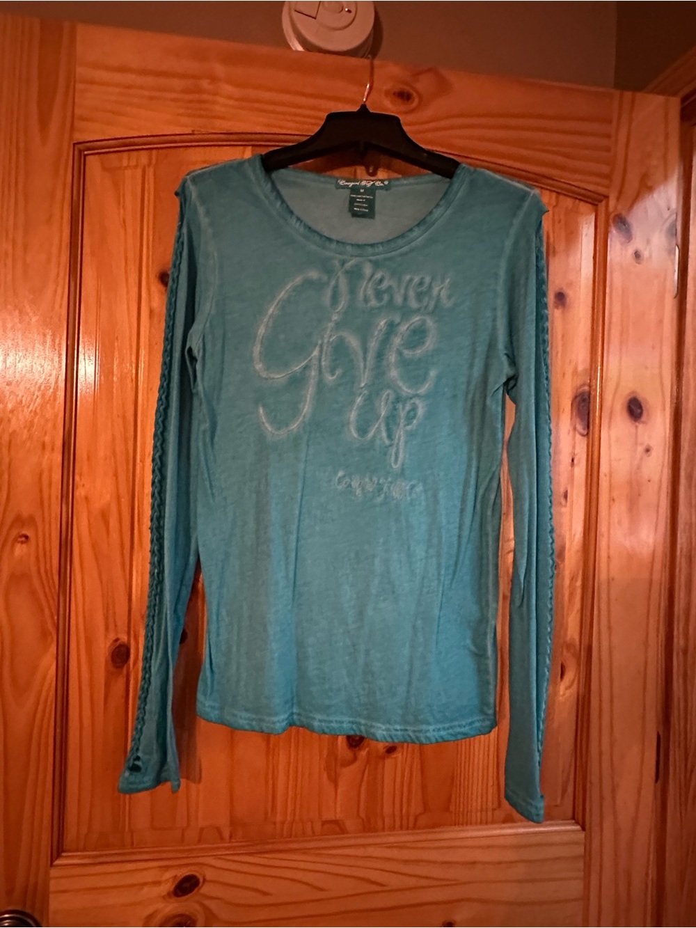 Cowgirl Tuff Teal Long-Sleeve Tee with 'Never Give Up' Embroidered Size M.